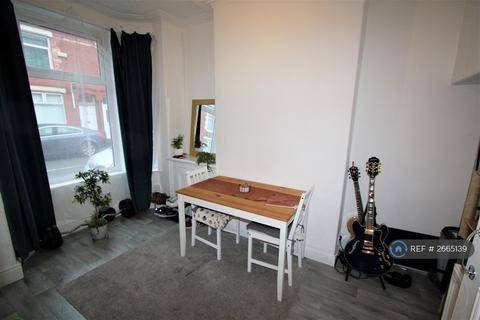 2 bedroom terraced house to rent, Worthing Street, Manchester, M14