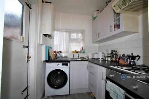2 bedroom terraced house to rent, Worthing Street, Manchester, M14