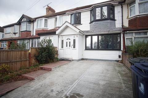 3 bedroom semi-detached house to rent, Empire Road, UB6