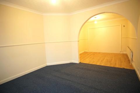 3 bedroom semi-detached house to rent, Empire Road, UB6