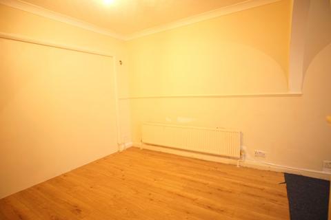 3 bedroom semi-detached house to rent, Empire Road, UB6