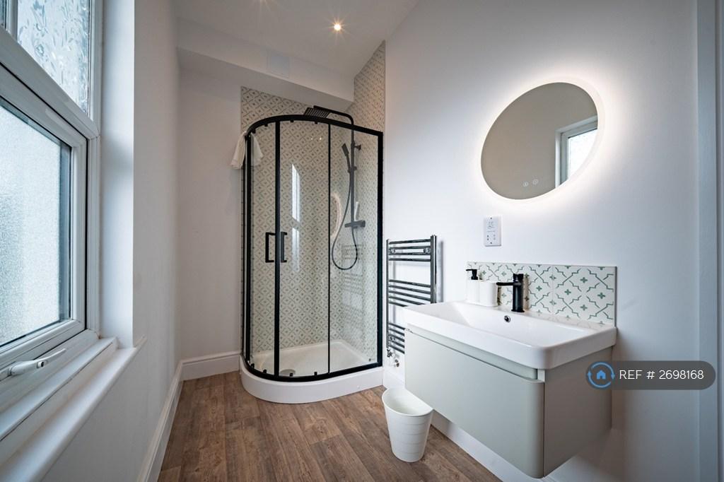 Bedroom 2 Ensuite