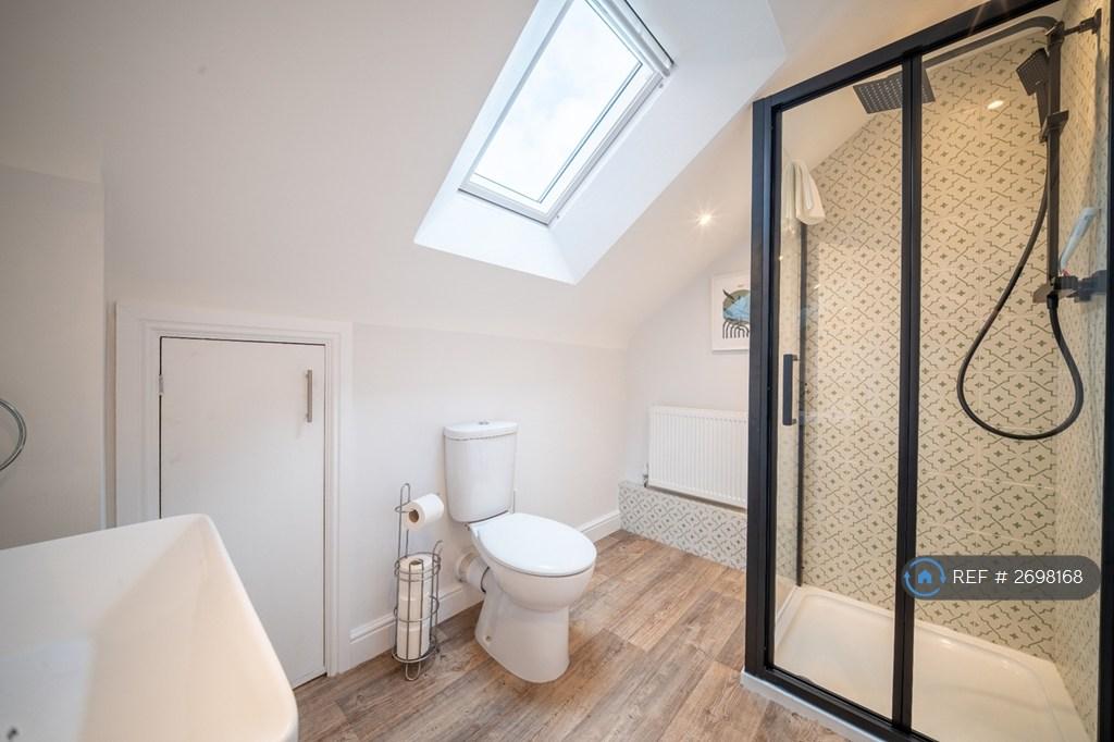 Bedroom 6 Ensuite