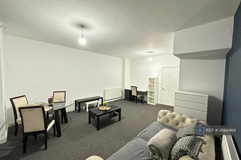1 bedroom in a house share to rent, Century Yard, London, SE23