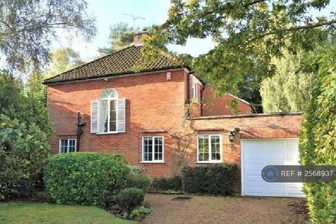 4 bedroom detached house to rent, Woodlands Close, Ascot, SL5