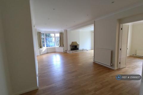 4 bedroom detached house to rent, Woodlands Close, Ascot, SL5