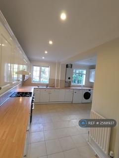 4 bedroom detached house to rent, Woodlands Close, Ascot, SL5