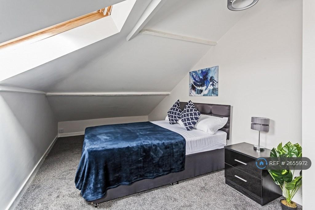Room 9 - Available