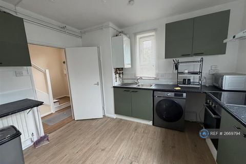 4 bedroom maisonette to rent, Rogers Road, London, E16