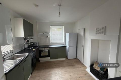 4 bedroom maisonette to rent, Rogers Road, London, E16