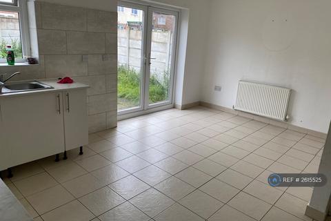 3 bedroom detached house to rent, Hillside Avenue, Liverpool, L36