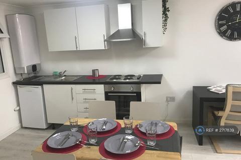 1 bedroom flat to rent, Green Lanes, London, N16
