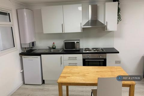 1 bedroom flat to rent, Green Lanes, London, N16