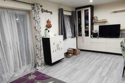 3 bedroom end of terrace house to rent, Harrow Road, Slough, SL3