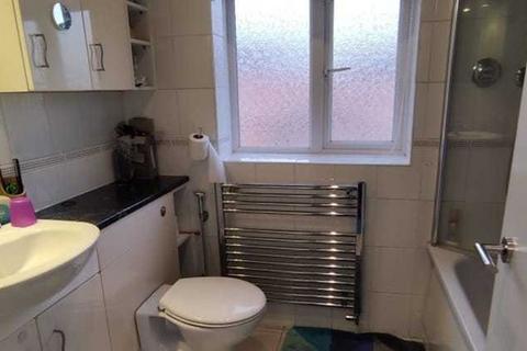 3 bedroom end of terrace house to rent, Harrow Road, Slough, SL3