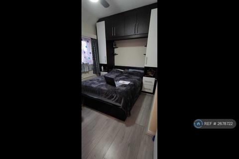 3 bedroom end of terrace house to rent, Harrow Road, Slough, SL3