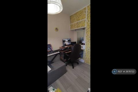 3 bedroom end of terrace house to rent, Harrow Road, Slough, SL3