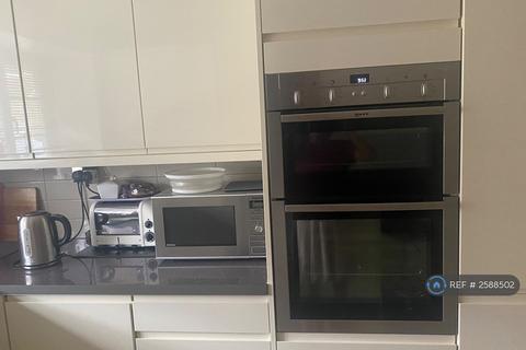 1 bedroom in a house share to rent, Advice Avenue, Grays, RM16