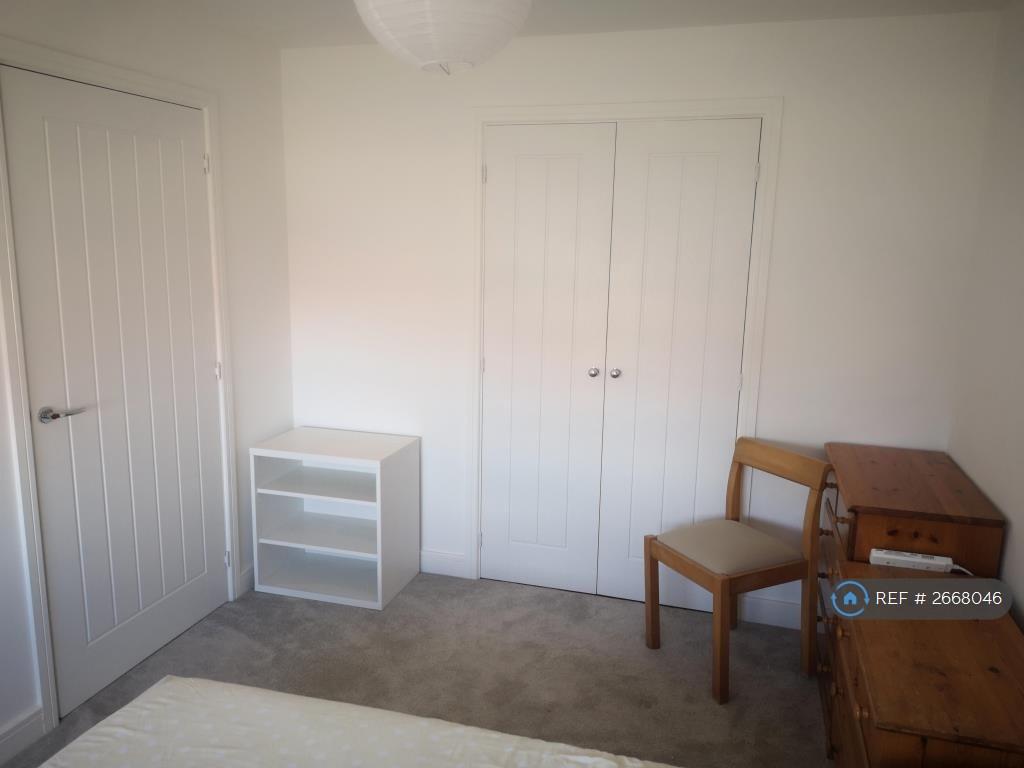 Room To Rear Inbuilt Wardrobe