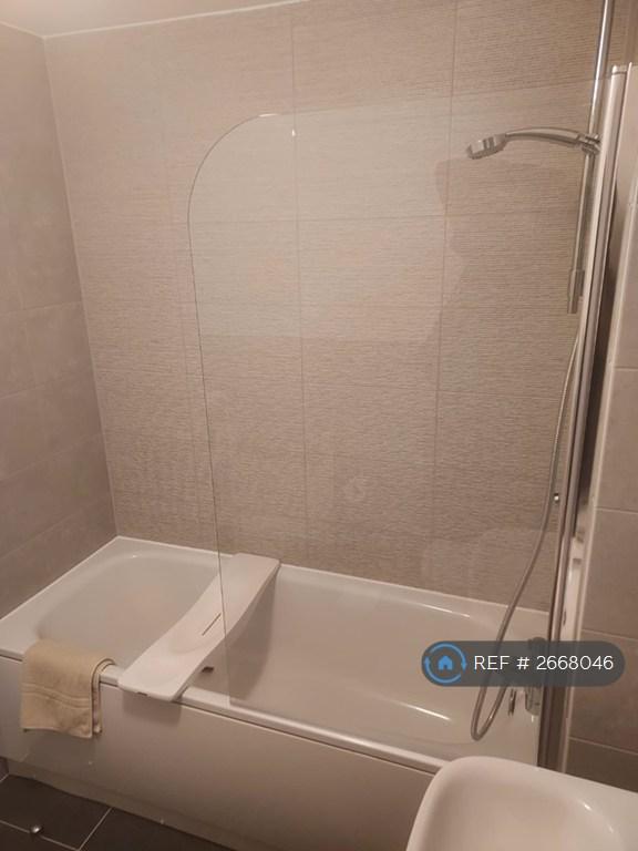 Bathroom For Tenant Adjacent To Room 1