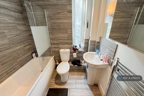 2 bedroom flat to rent, Market Court, London, N1