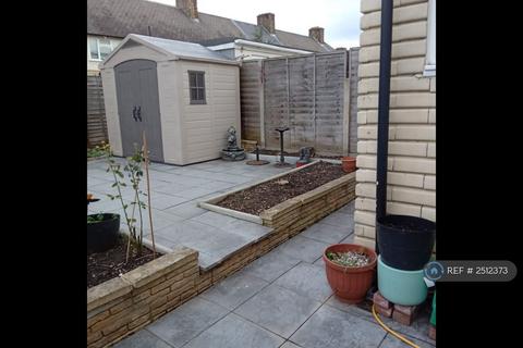 undefined, Lodge Ave, Dagenham, RM8