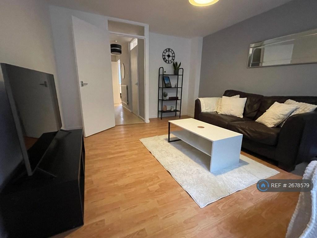 Living Room - Bright And Spacious
