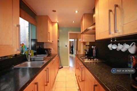 undefined, Blenheim Gardens, Reading, RG1