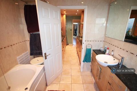 undefined, Blenheim Gardens, Reading, RG1