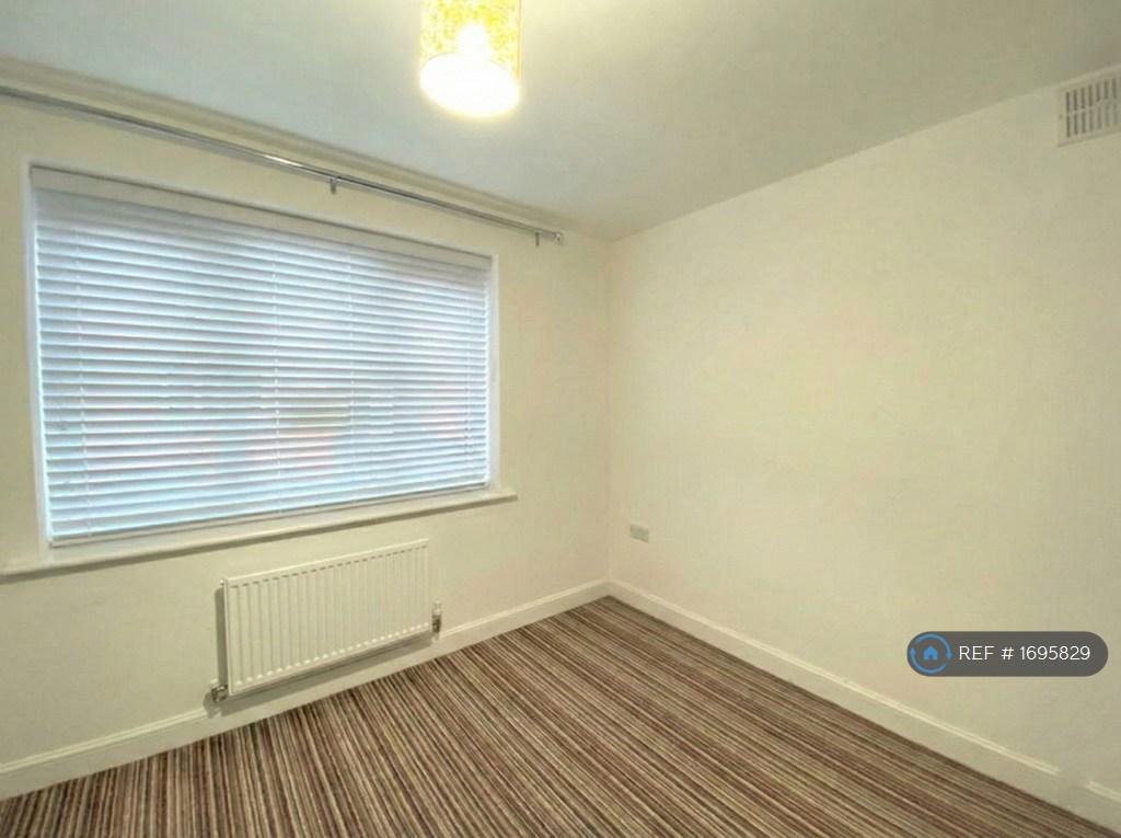 Bedroom 1 Picture 2