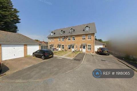 3 bedroom terraced house to rent, Grovelands, Southend-On-Sea, SS2