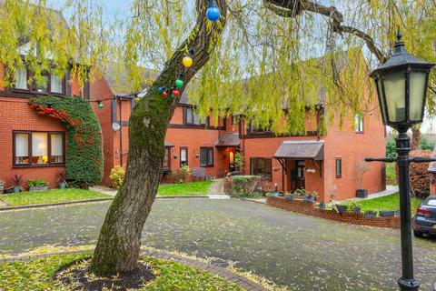 1 bedroom ground floor maisonette for sale, Yew Tree Gardens, Henley in Arden, Warwickshire, B95