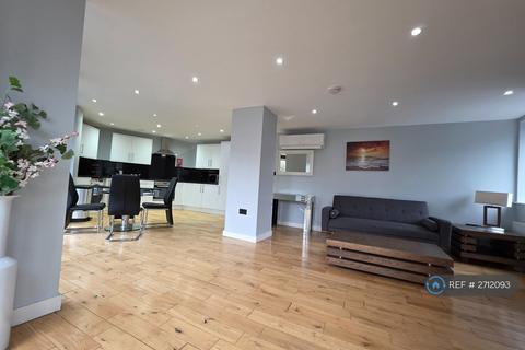 2 bedroom flat to rent, Creative House, London, SW8