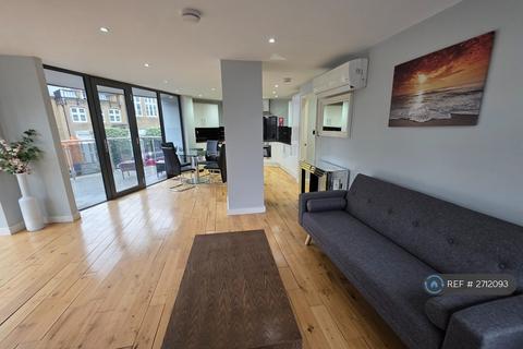 2 bedroom flat to rent, Creative House, London, SW8