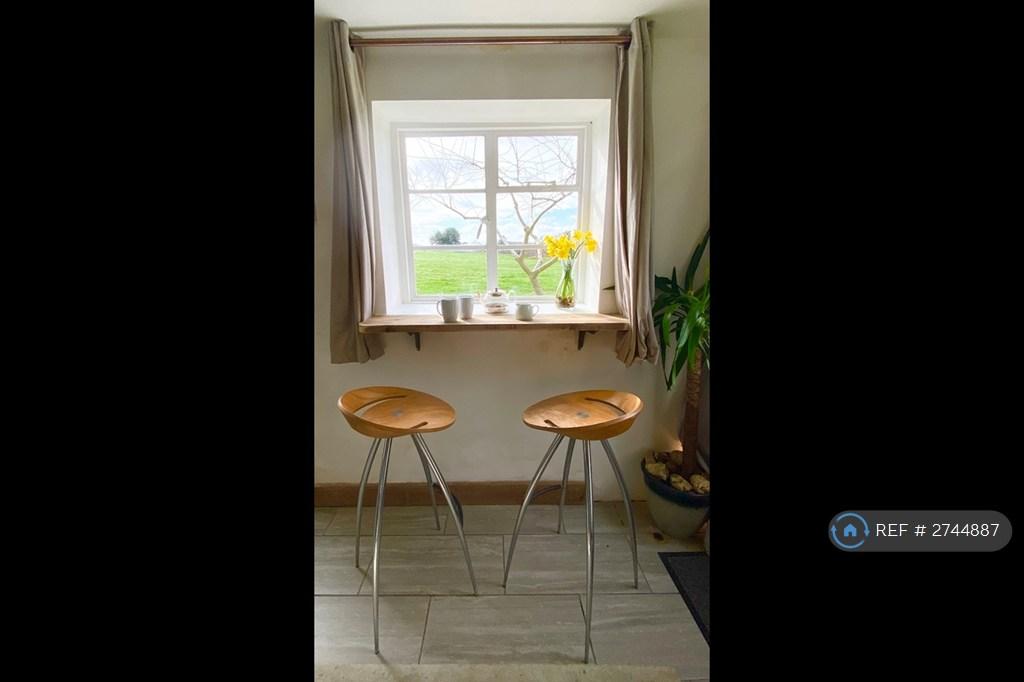 Cafe Style Breakfast/Work Bar.