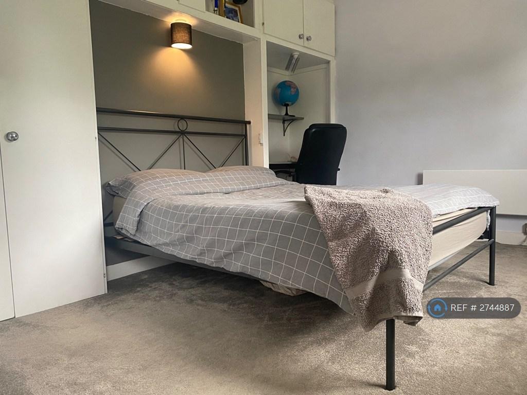 Double Bed. Own Bathroom.