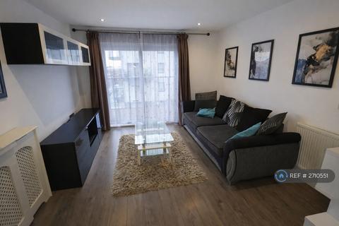 2 bedroom flat to rent, Priory Court, Romford, RM7