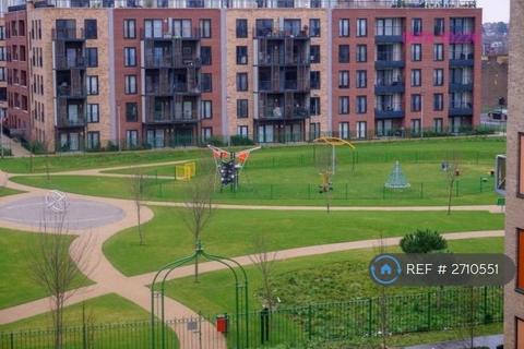 2 bedroom flat to rent, Priory Court, Romford, RM7