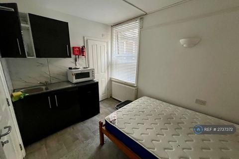 1 bedroom in a house share to rent, Willingdon Road, London, N22