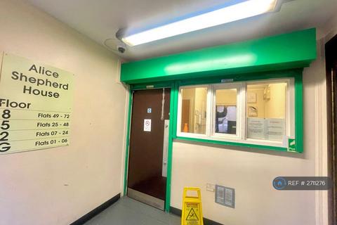 1 bedroom in a flat share to rent, Manchester Road, London, E14
