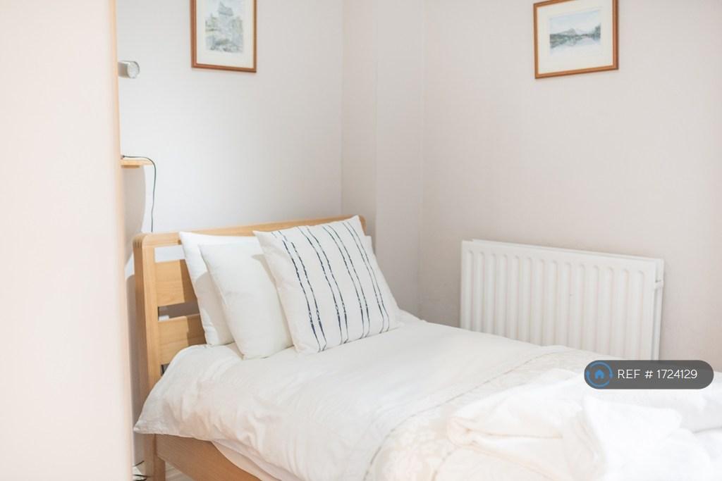 Comfortable Single Room In a Quiet Location