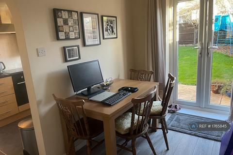 3 bedroom semi-detached house to rent, Berneshaw Close, Corby, NN18