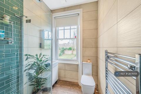 1 bedroom in a flat share to rent, Chatsworth Road, London, NW2