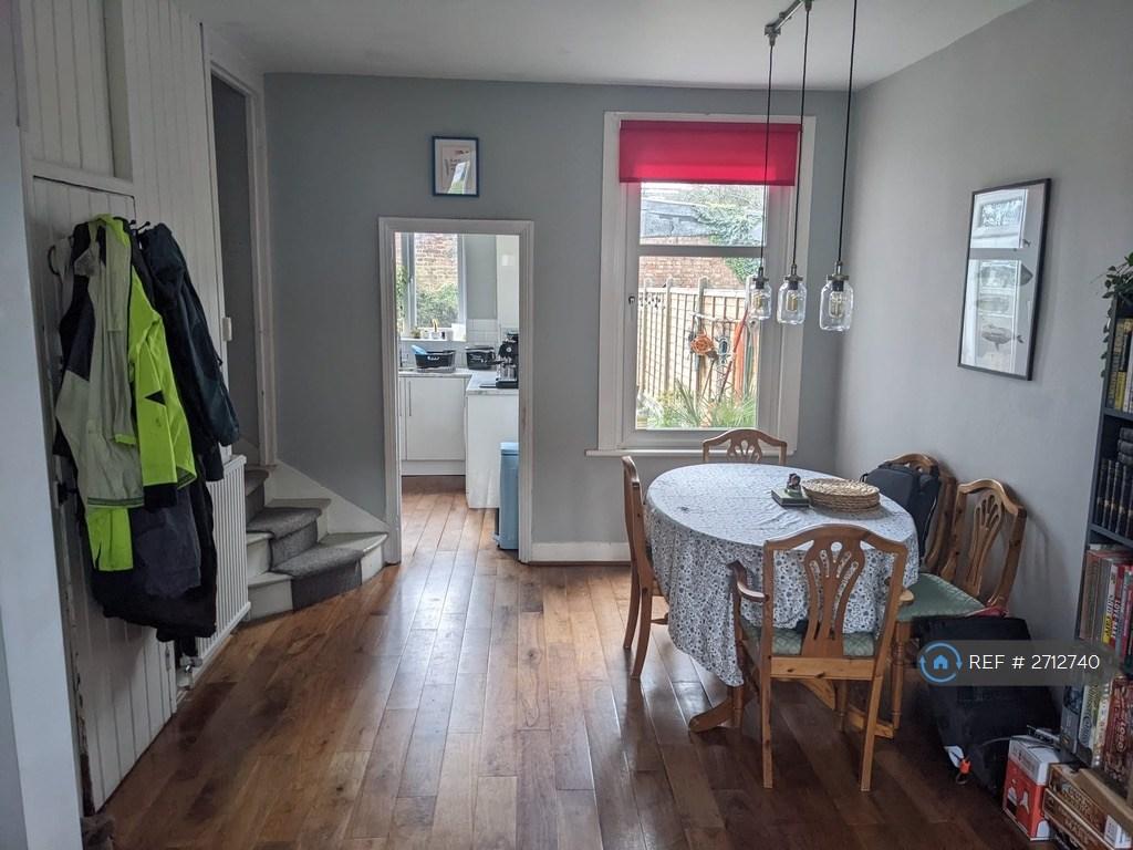 Dining Area (In Living Room / Diner)