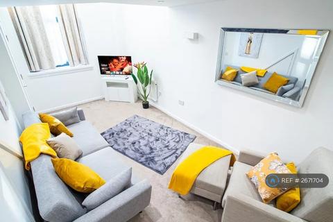 Studio to rent, Wakefield Road, Huddersfield, HD5