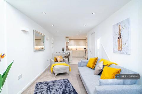 Studio to rent, Wakefield Road, Huddersfield, HD5