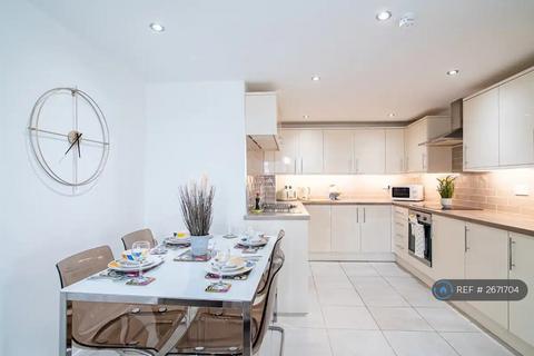 Studio to rent, Wakefield Road, Huddersfield, HD5