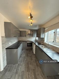 3 bedroom semi-detached house to rent, Thorpe Crescent, Leeds, LS10
