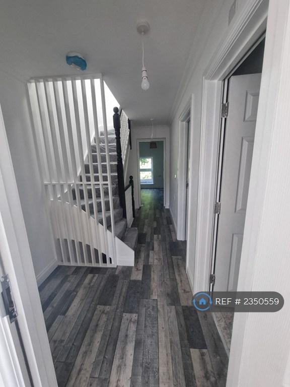 Middle Floor Landing