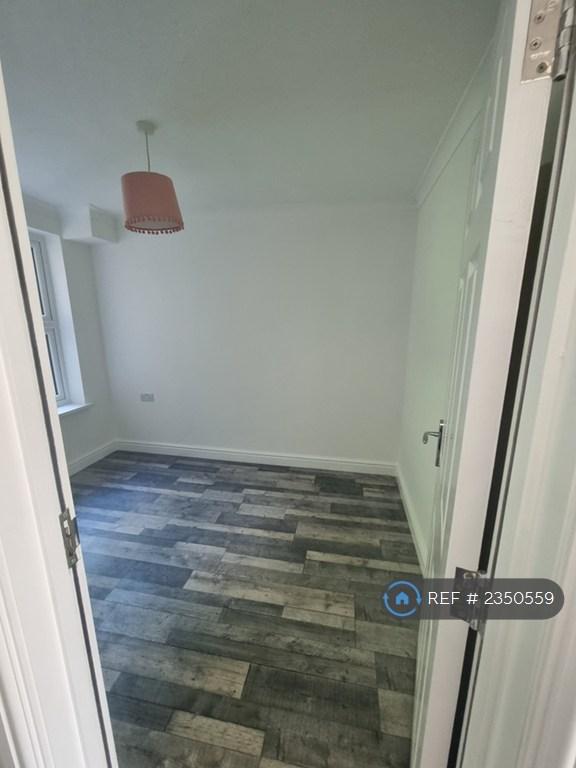 Middle Bedroom 2